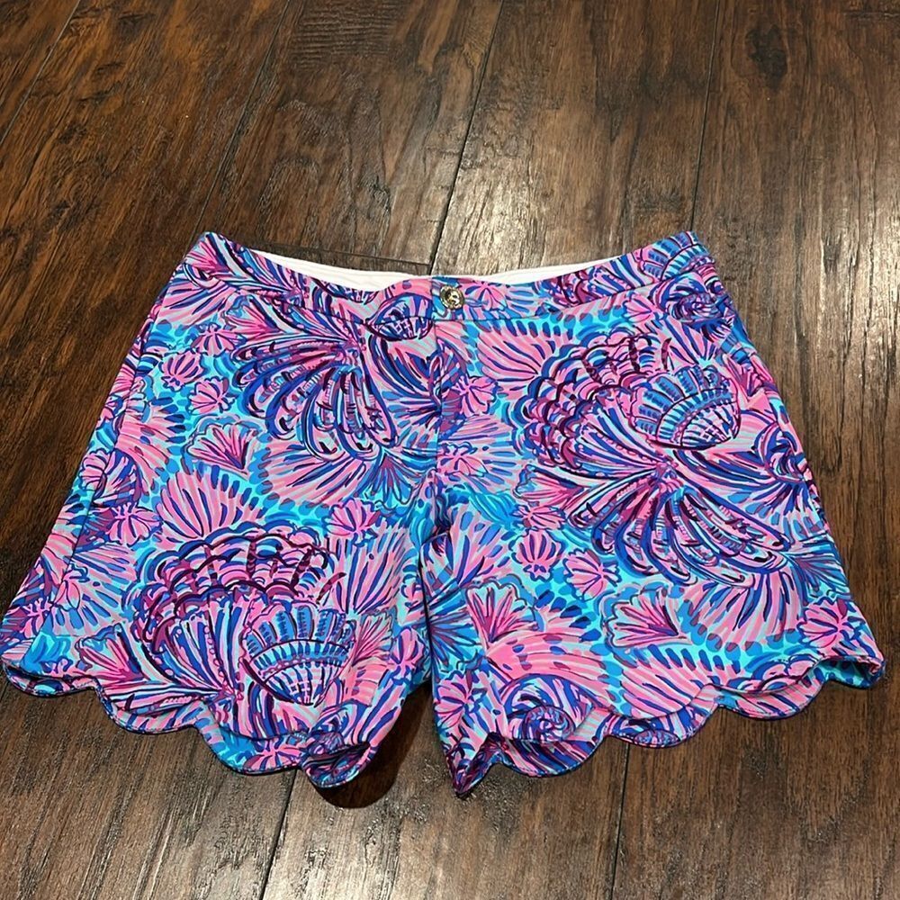Lilly Pulitzer Party/Cocktail Shorts all over print size‎ 6 in EUC sea shells
